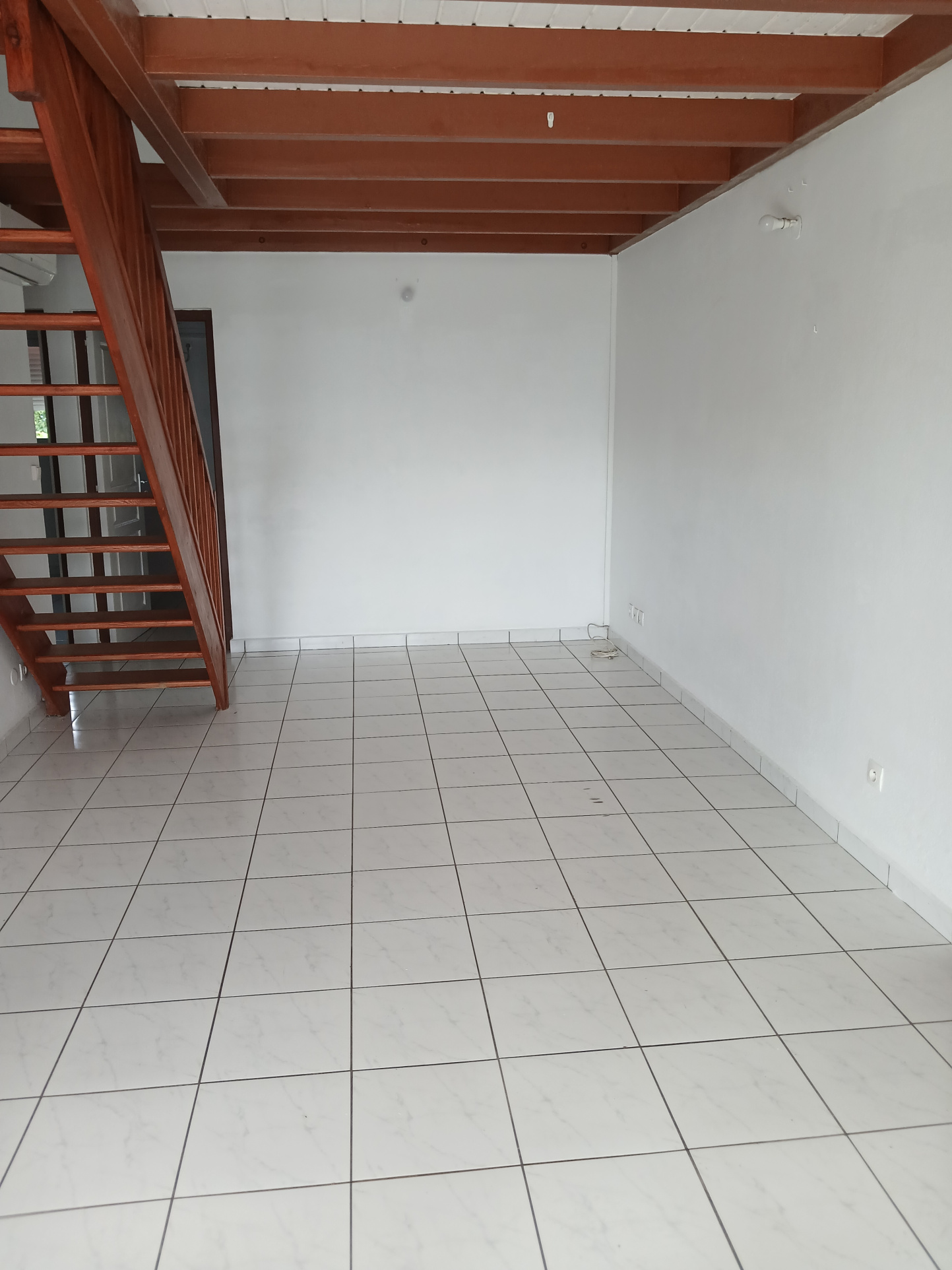 Bien immobilier à louer à Baie mahault, 77 m², 4 pièces – photo 1 sur 9