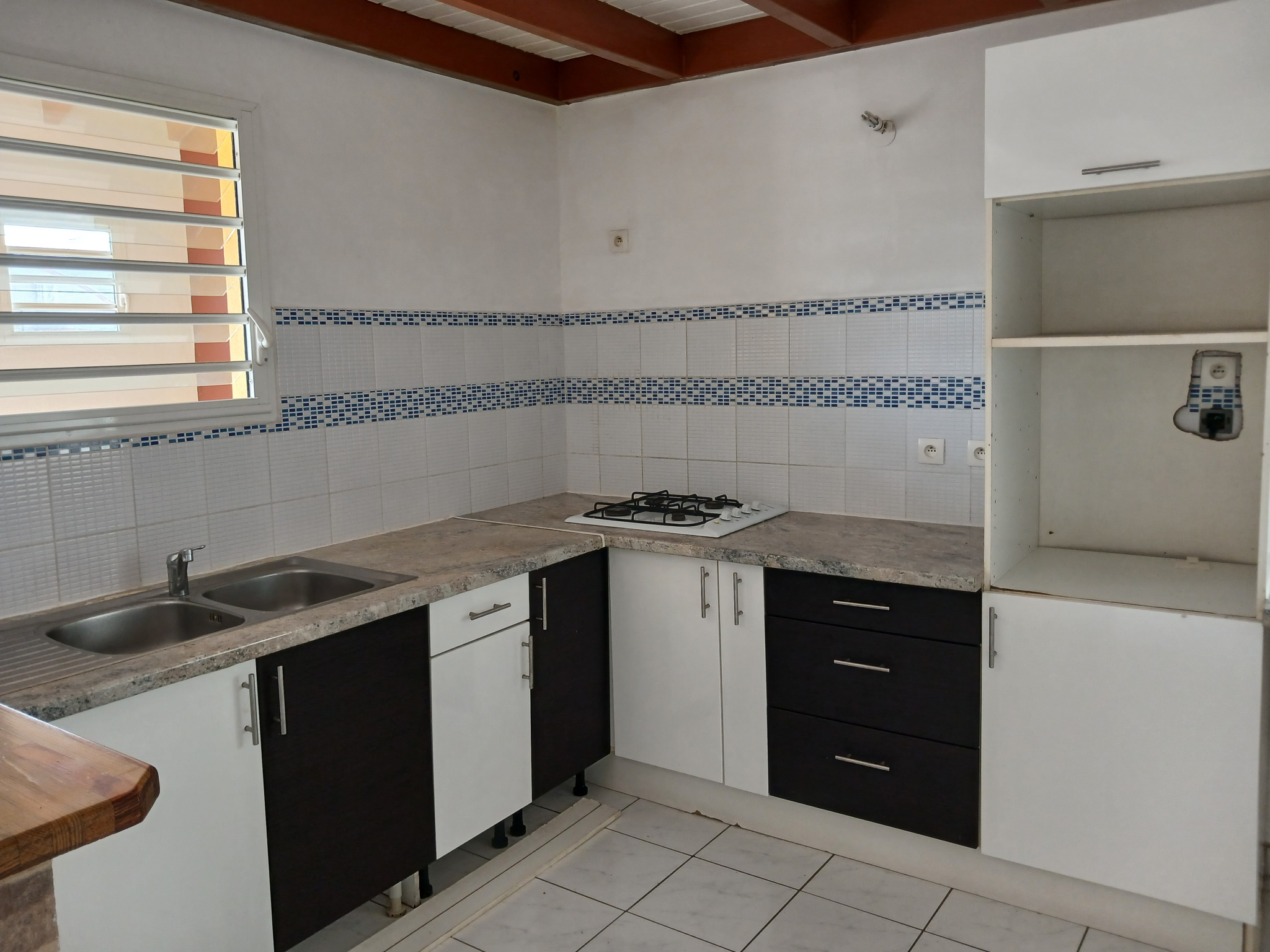 Bien immobilier à louer à Baie mahault, 77 m², 4 pièces – photo 2 sur 9