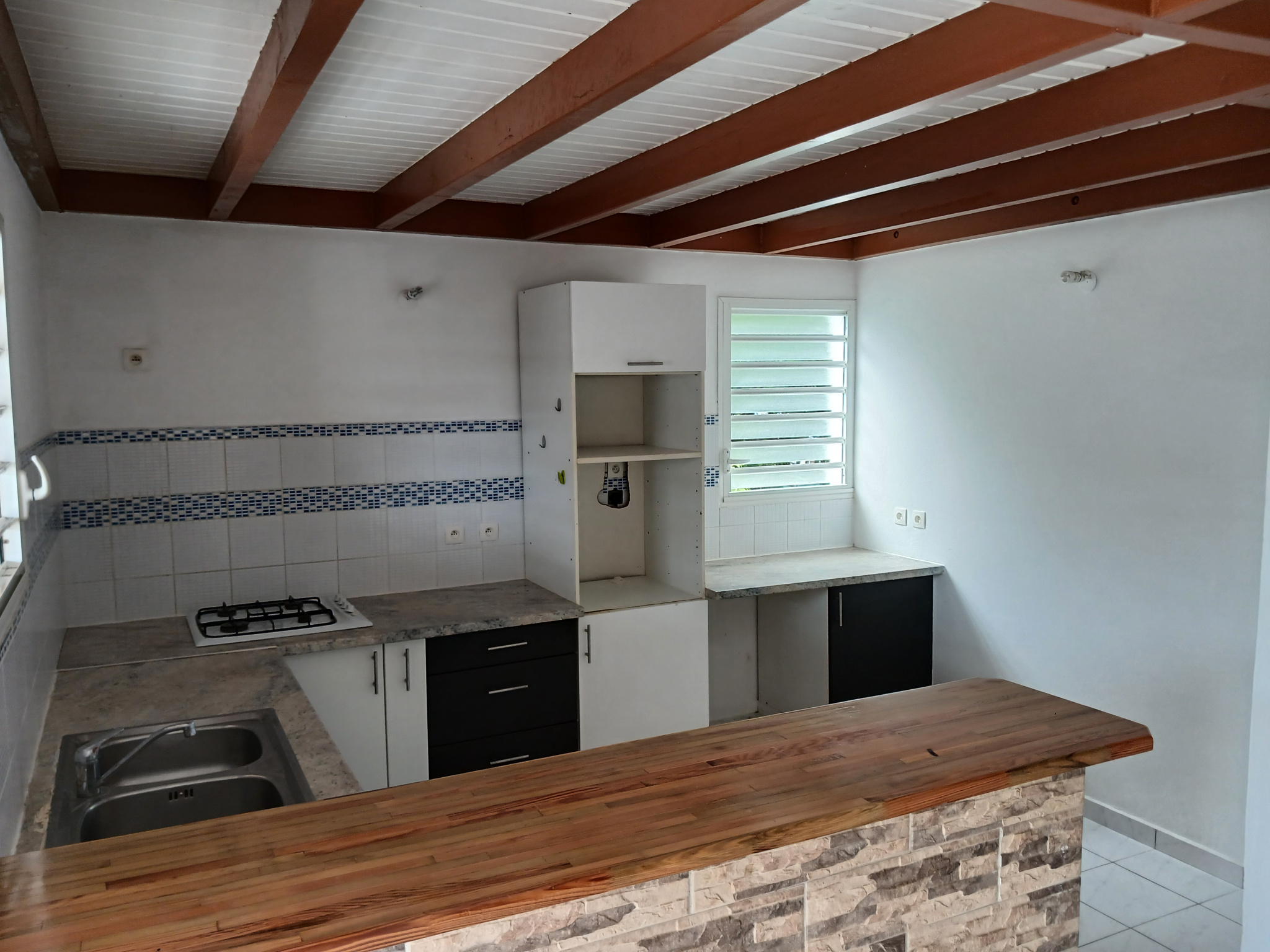 Bien immobilier à louer à Baie mahault, 77 m², 4 pièces – photo 3 sur 9