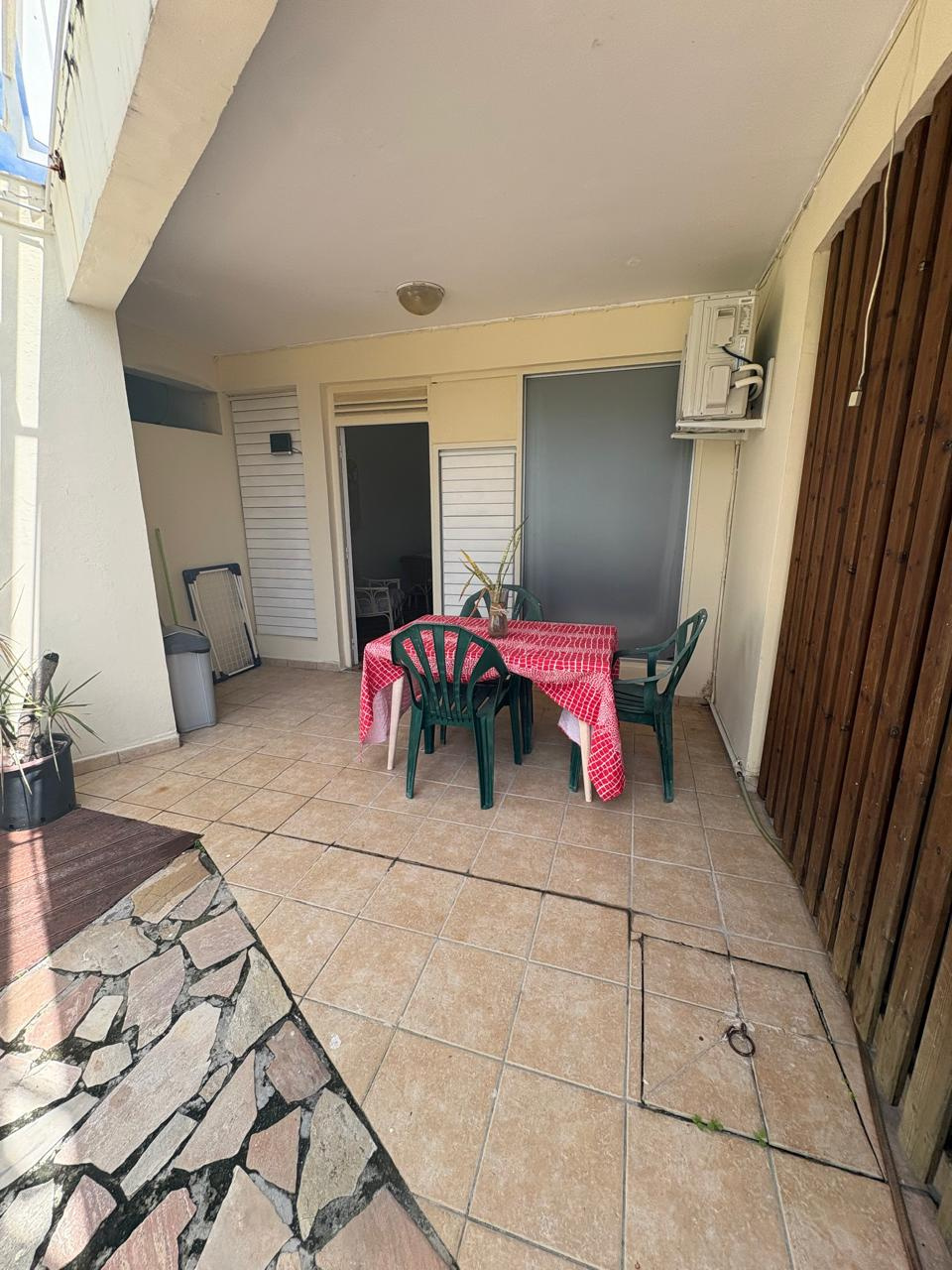 Studio à louer à Le gosier, 28 m², 1 pièce – photo 1 sur 9